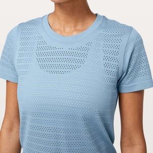 Lululemon Breeze By short sleeve top. size 6